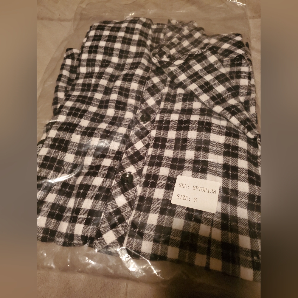 Black and White Sourpuss woman's flannel size small - Picture 2 of 4